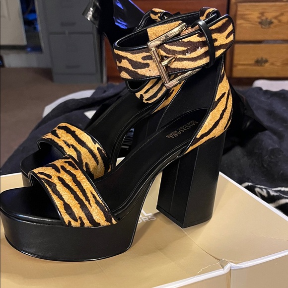 Michael Kors Black and Gold Animal Print Heels - Picture 1 of 6
